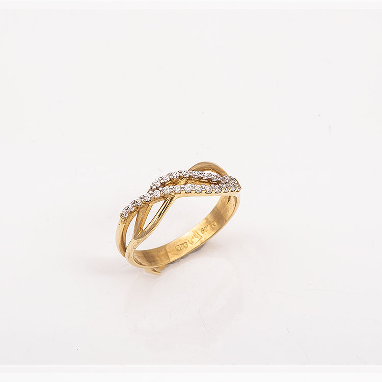 Δαχτυλίδι χρυσό Κ14 με ψιλές πέτρες με ιδιαίτερο σχέδιο.