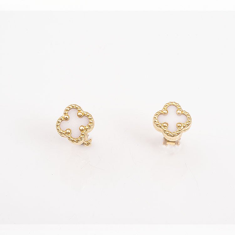 Καρφωτά σκουλαρίκια σε χρυσό Κ14 με πέτρα φίλντισι.