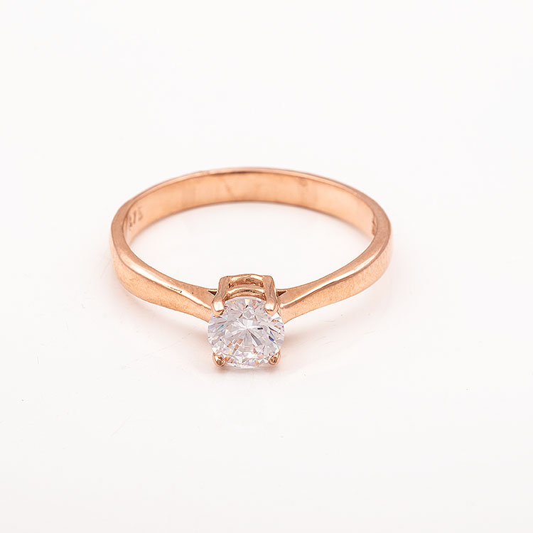 Δαχτυλίδι σε ροζ χρυσό Κ9 μονόπετρο με 4 δοντάκια.