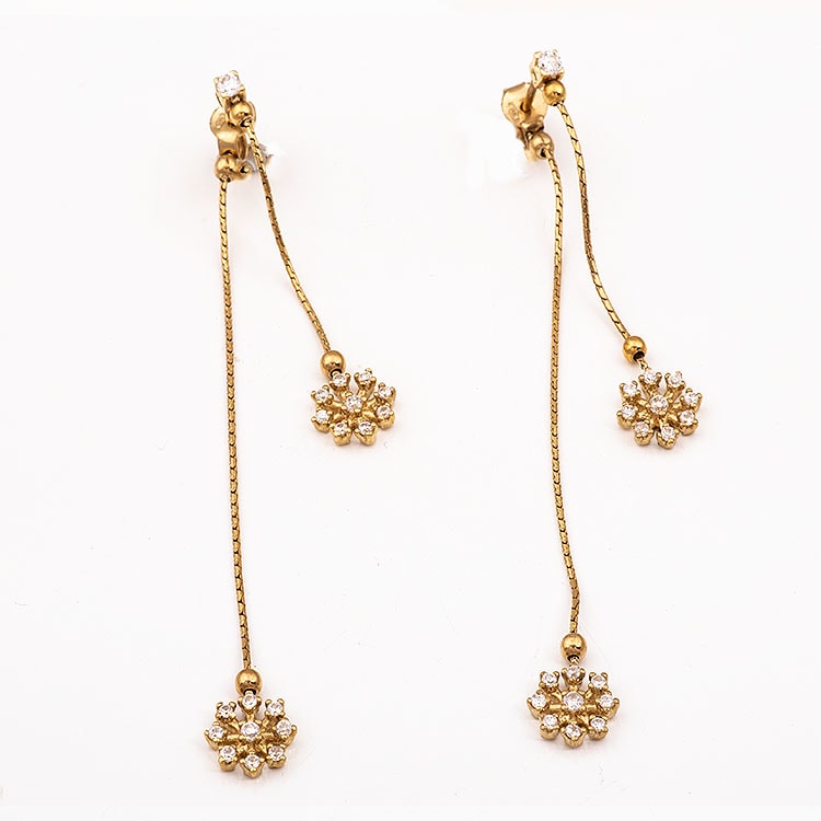 Μακριά χρυσά σκουλαρίκια Κ14 με χιονονιφάδες. — φωτογραφία 1