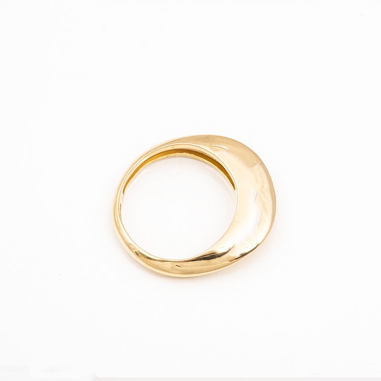 Εντυπωσιακό χρυσό δαχτυλίδι Κ14 με ύψος στο πάνω μέρος. — φωτογραφία 3