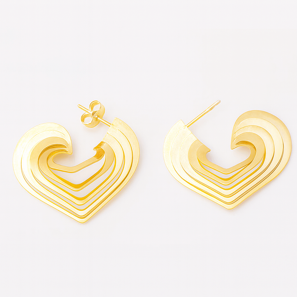 Ασημένια καρφωτά επίχρυσα σκουλαρίκια καρδούλες. — φωτογραφία 2