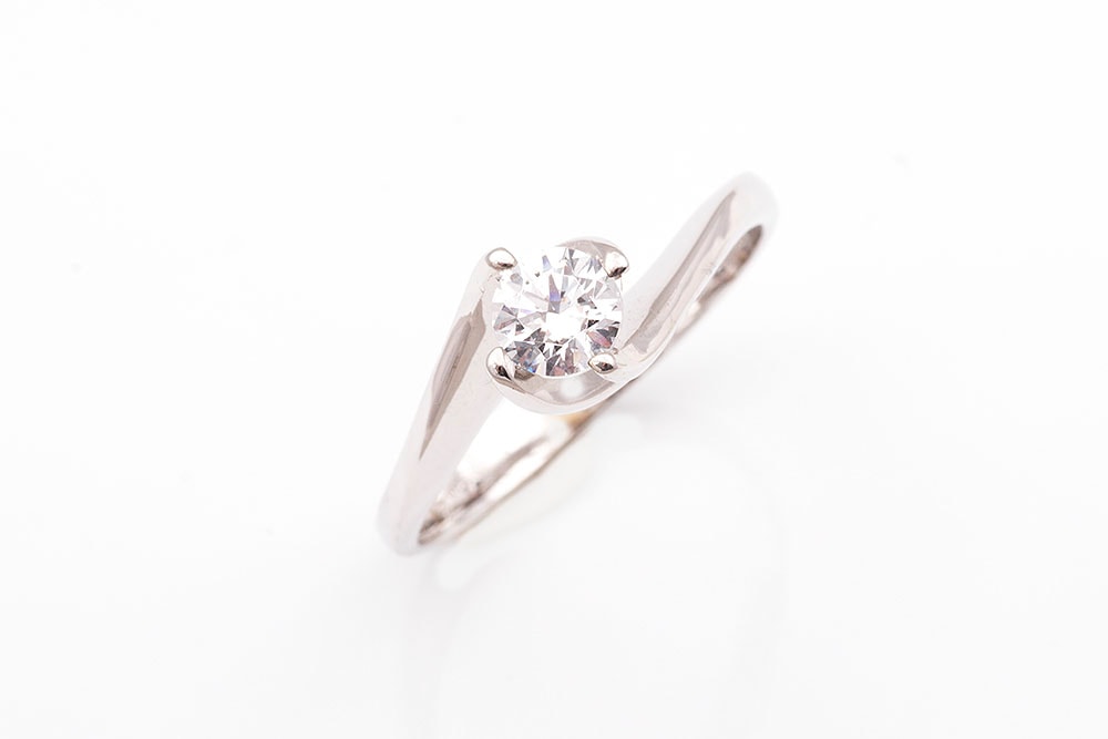 Μονόπετρο δαχτυλίδι, λευκόχρυσο Κ14. — φωτογραφία 1