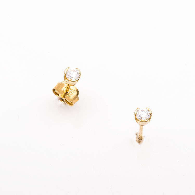 Χρυσά σκουλαρίκια Κ14 με λευκή πέτρα με ιδιαίτερο κάφωμα.