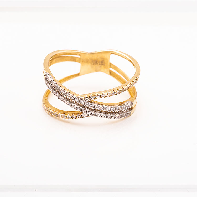Φαρδύ δαχτυλίδι χρυσό Κ14 με ψιλές πέτρες.