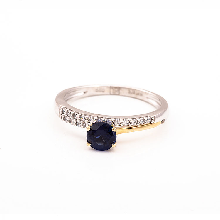 Δίχρωμο μονόπετρο δαχτυλίδι Κ14, με μπλε σκούρη πέτρα.