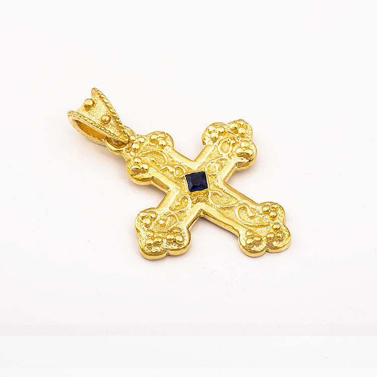 Ασημένιος επίχρυσος σταυρός με μπλε πέτρα σε βυζαντινό στυλ.