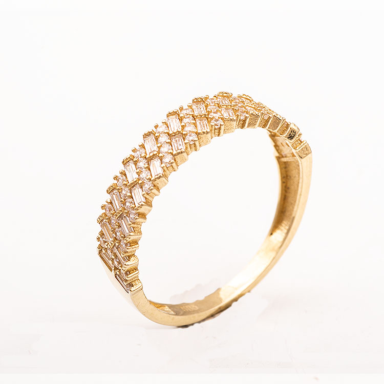 Πολύ εντυπωσιακό δαχτυλίδι χρυσό Κ14 με ορθογώνιες και στρογγυλές πέτρες.