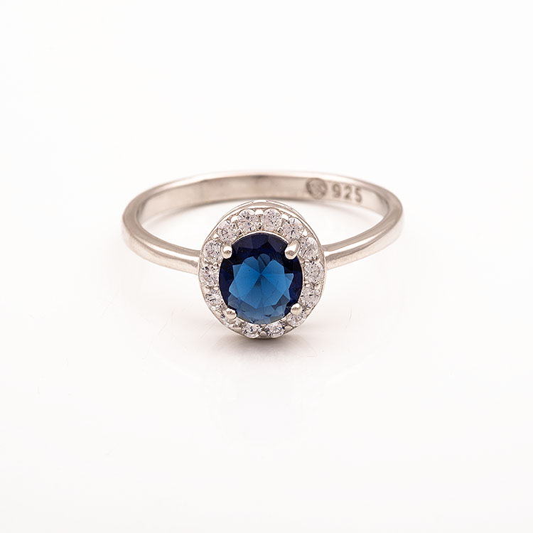 Ασημένιο δαχτυλίδι στρογγυλή ροζέτα με μπλε πέτρα.
