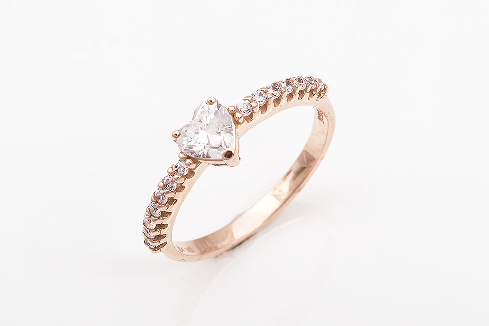 Δαχτυλίδι σε ροζ χρυσό Κ14, με πέτρα καρδούλα.