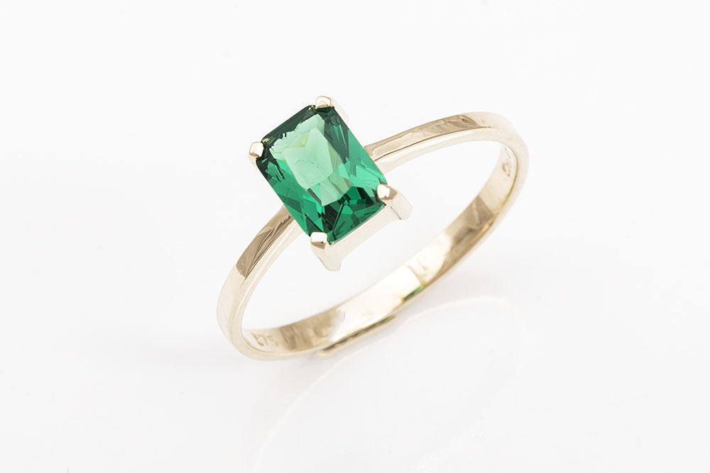Μονόπετρο δαχτυλίδι χρυσό Κ9 με πράσινη πέτρα.