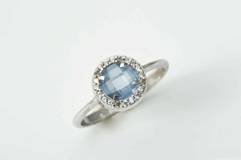 Λευκόχρυσο Δαχτυλίδι Κ14, Ροζέτα Με Γαλάζια Πέτρα.