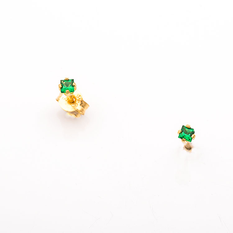 Χρυσά καρφωτά σκουλαρίκια Κ14 με πράσινη πέτρα.