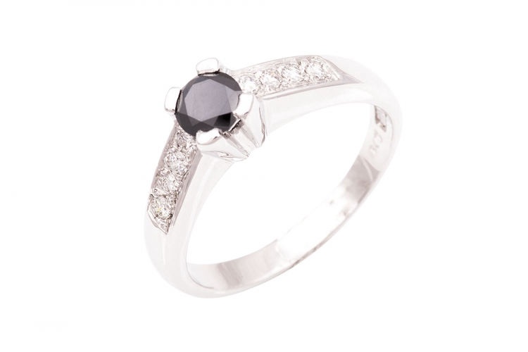 Μονόπετρο δαχτυλίδι λευκόχρυσο Κ18 με μαύρο διαμάντι.