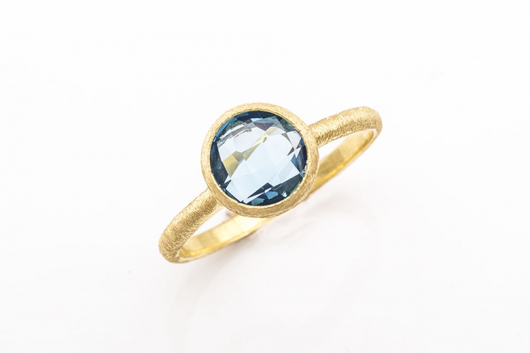 Χειροποίητο δαχτυλίδι χρυσό Κ14 με γαλάζια πέτρα aquamarine.