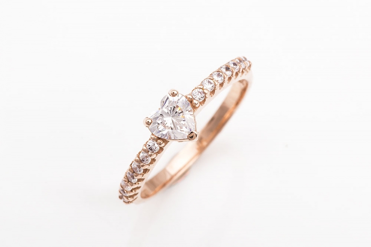 Δαχτυλίδι σε ροζ χρυσό Κ14, με πέτρα καρδούλα.