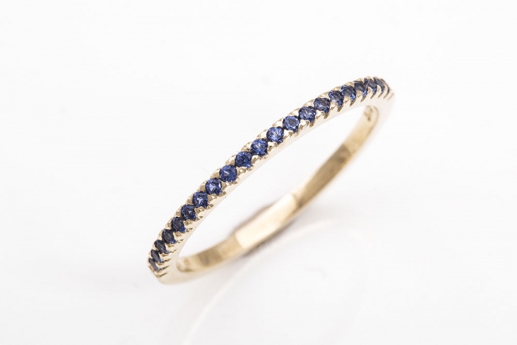 Δαχτυλίδι χρυσό Κ9, σειρέ με μπλε πέτρες.