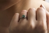 Δαχτυλίδι λευκόχρυσο Κ18 με σμαράγδι και διαμάντια.